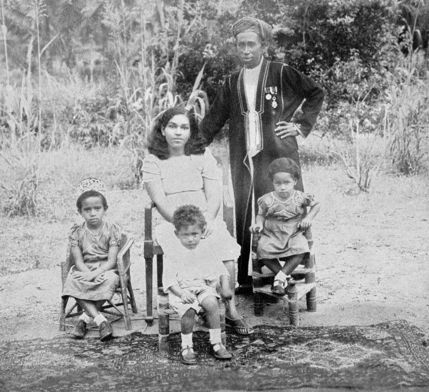 [My parents in Makunduchi in the 40ies with three of my older siblings]